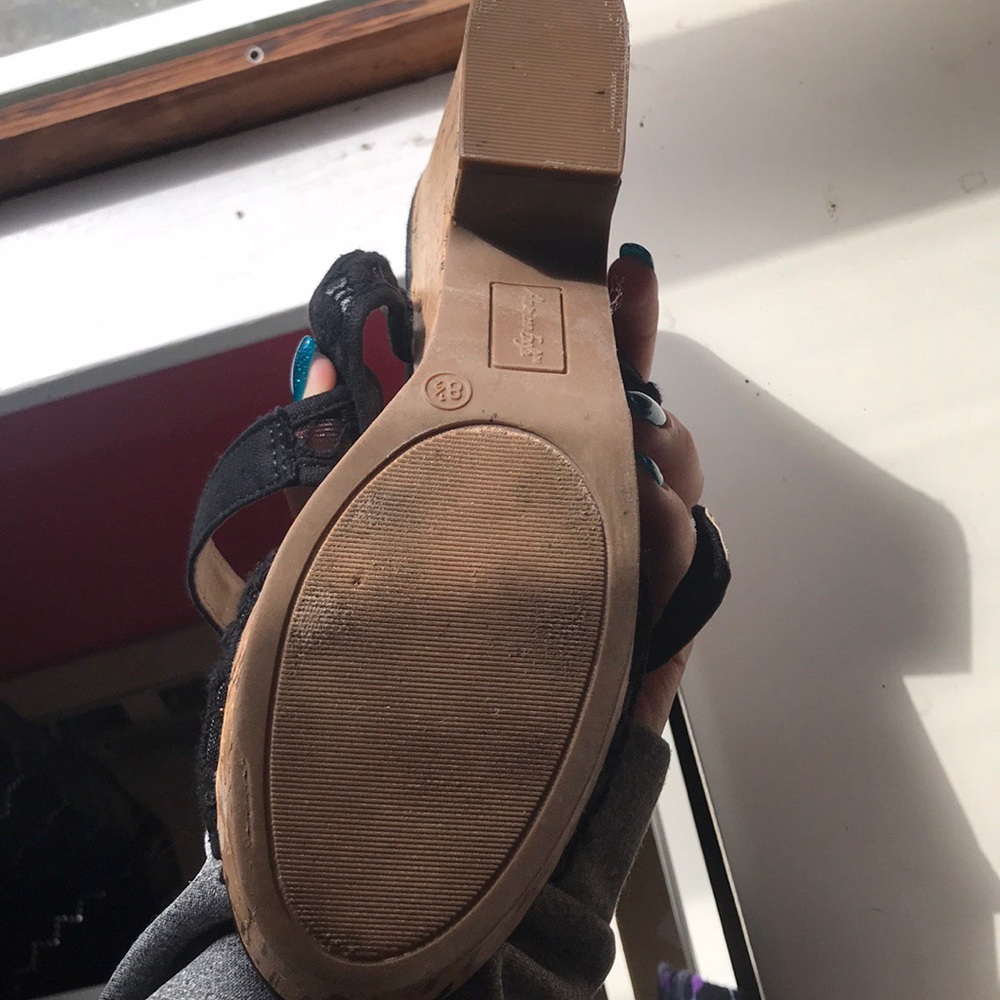 Heels - Picture 3 of 3